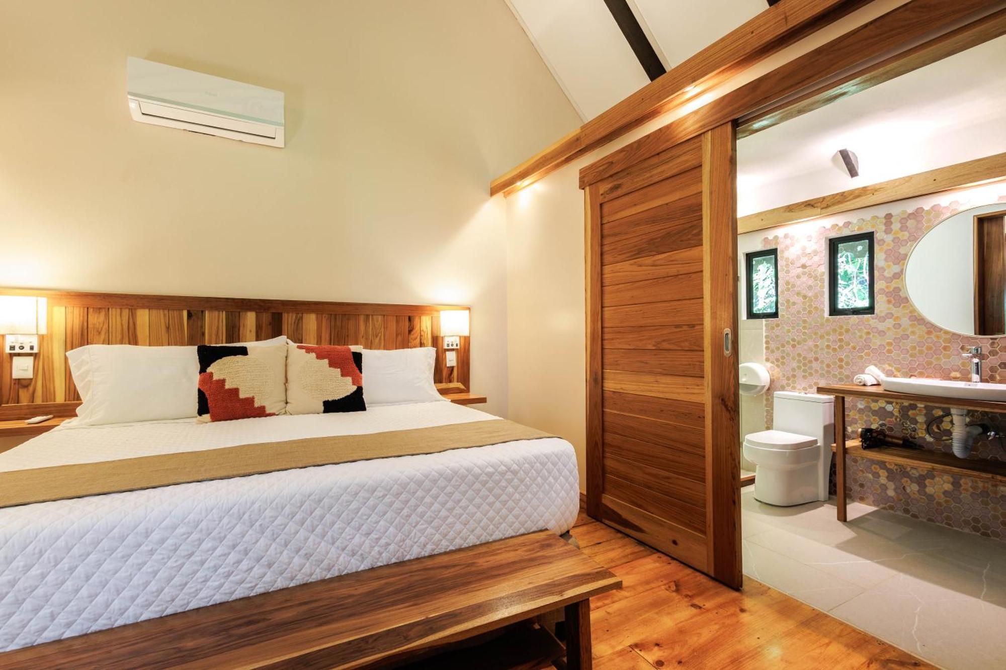 Almonds & Corals Boutique Hotel Puerto Viejo de Talamanca Екстериор снимка